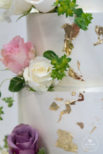 Load image into Gallery viewer, Classic Floral Wedding Cake
