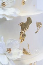 Load image into Gallery viewer, Classic Floral Wedding Cake