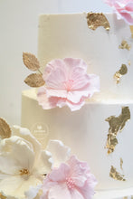 Load image into Gallery viewer, Classic Floral Wedding Cake