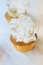 Load image into Gallery viewer, Sugar Floral Cupcakes
