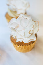 Load image into Gallery viewer, Sugar Floral Cupcakes