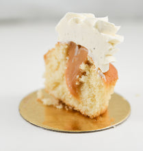 Load image into Gallery viewer, Floral Cupcakes