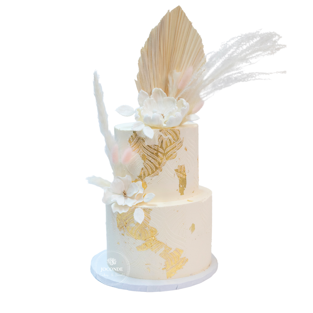 Free Photo | Closeup shot of delicious boho cake with chocolate drip and  flowers on top with golden decorations